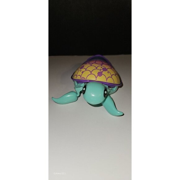 Little Live Pets Shellsea Lil' Turtle I Swim In Water I Walk On Land - Picture 2 of 5